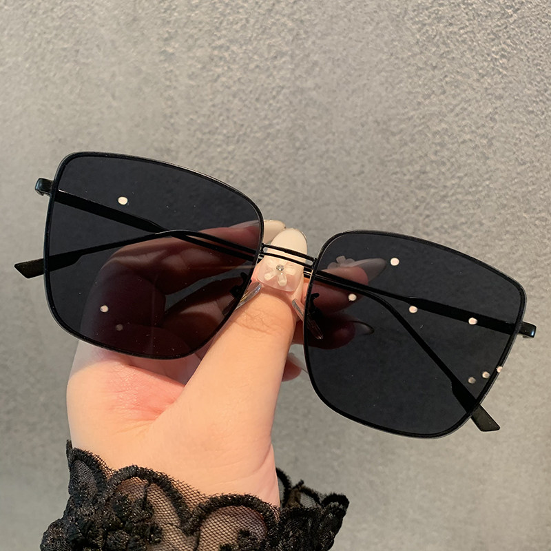 韩版时尚绿色太阳镜女圆长脸情侣款黑色墨镜男潮街拍方形金属眼镜