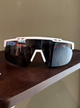 户外运动太阳镜男女大框骑行防紫外线护目镜白色遮阳墨镜半框切边
