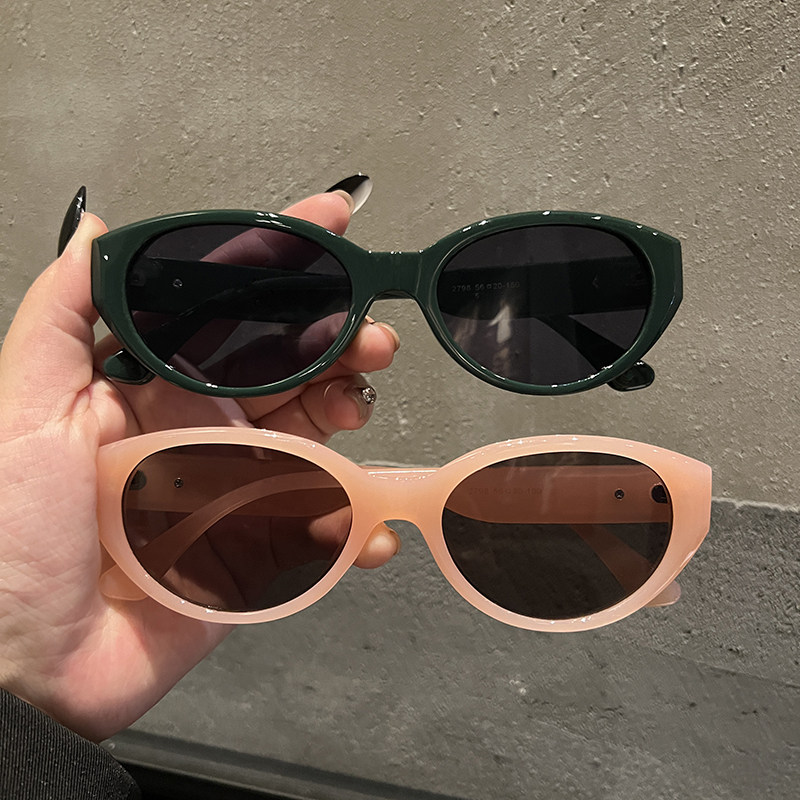 2024复古猫眼黑色墨镜男女防紫外线椭圆框网红太阳眼镜素颜高级感