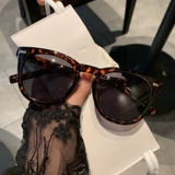 Ретро квадратные бежевые универсальные солнцезащитные очки, популярно в интернете, по фигуре