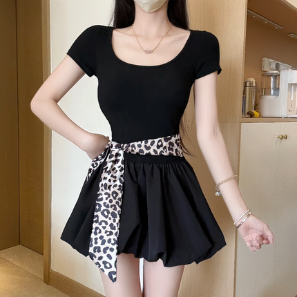 IQCQ轻奢定制赫本风辣妹收腰显瘦黑色连衣裙女夏短袖花苞蓬蓬短裙
