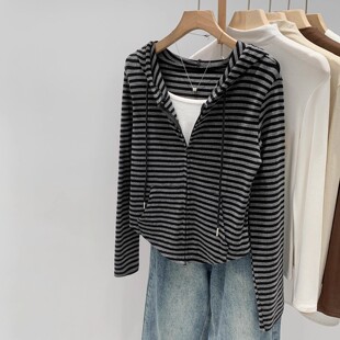 早秋独特超好看灰色条纹连帽外套女2025新款 短上衣 秋今年流行爆款