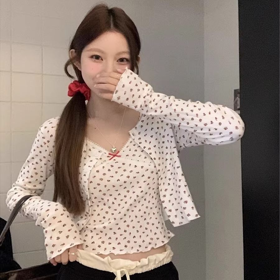 韩系chic温柔风碎花软糯套装女早秋季纯欲miu系穿搭开衫吊带上衣