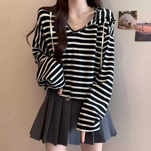 2024新款条纹V领连帽长袖卫衣女春秋慵懒松弛感短款chic上衣早秋