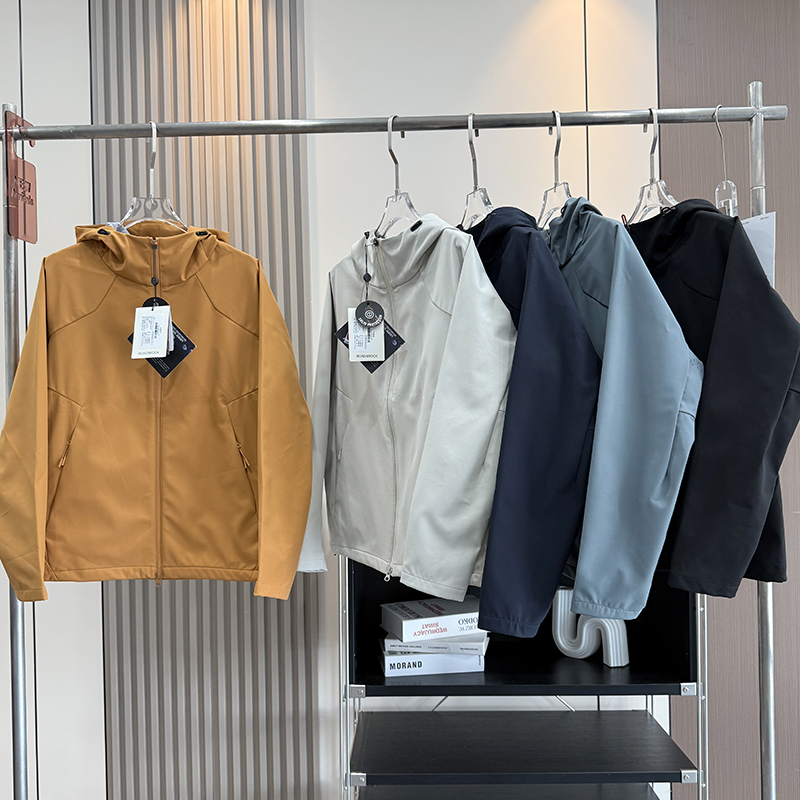 山系户外！男女情侣款抽绳压胶防风防水软壳冲锋衣登山服夹克外套