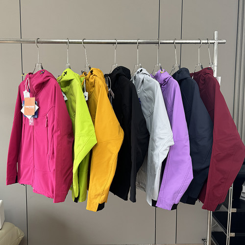 篙端科技面料！多巴胺色情侣款户外防风防水抗撕裂软壳冲锋衣夹克