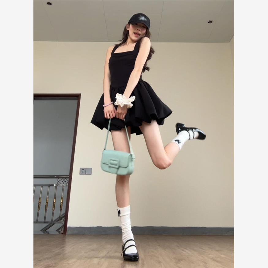 黑色无袖吊带连衣裙子女夏季法式气质绝美甜辣妹收腰芭蕾蓬蓬短裙