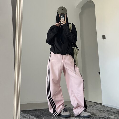阿迪达斯女子运动三条纹针织宽松裤粉色香蕉裤直筒长裤KB7602