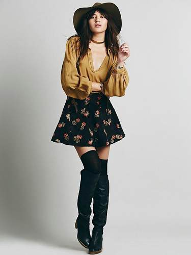 小碎花灯芯绒喇叭型青春迷你短裙