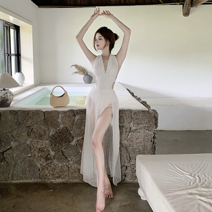 2025新款 INS风马尔代夫女神白色深V性感辣妹露背纱裙泳衣女