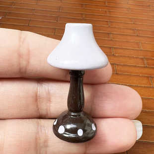 1:12娃娃屋迷你模型OB11场景配件百搭道具 木质小台灯微缩 不亮哦