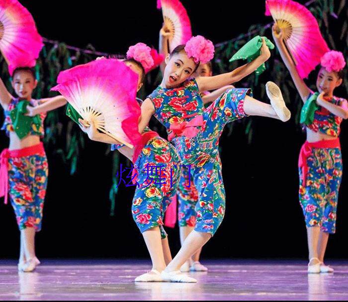 10把包邮儿童舞蹈竹骨大小号跳舞扇子布扇双面秧歌对扇大红黄蓝绿