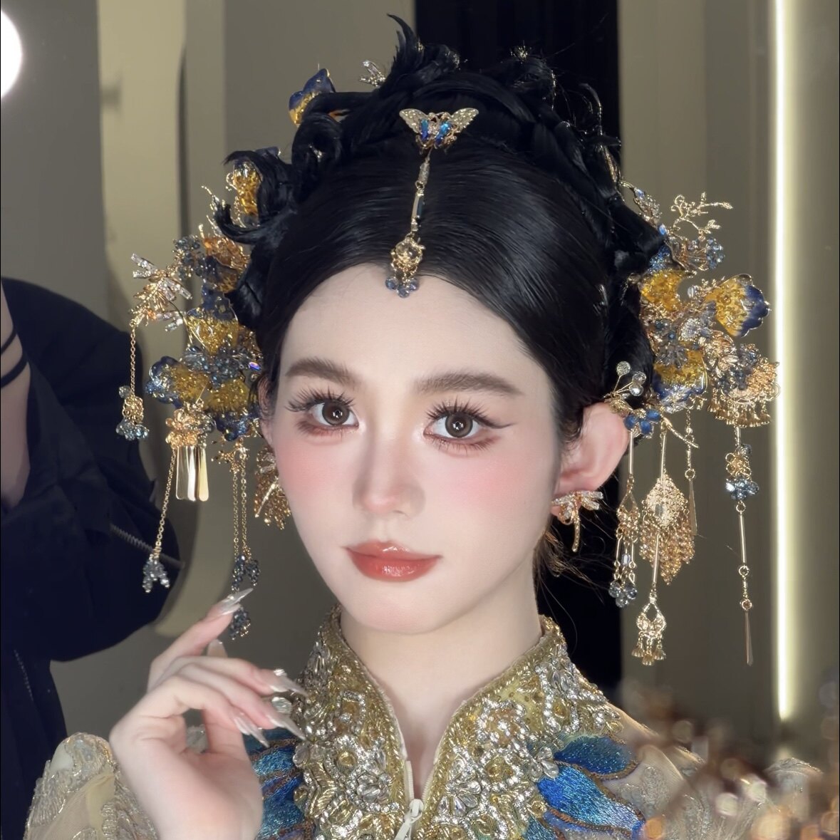 新娘中式秀禾服头饰金蓝撞色水晶花朵流苏发簪龙凤褂结婚新娘发饰