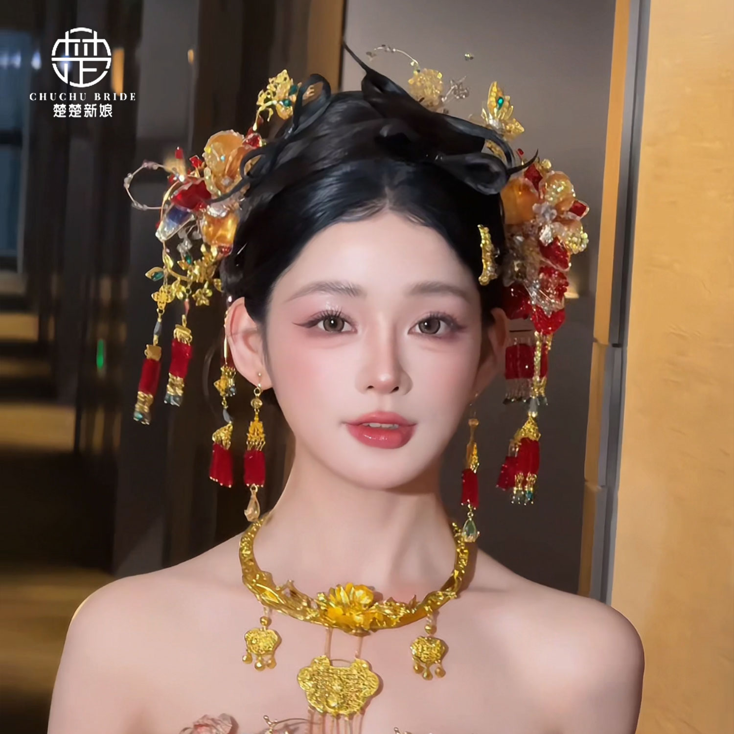 中国风红色流苏花朵新娘头饰