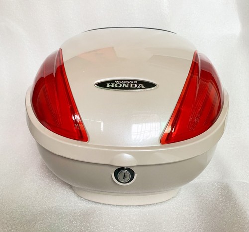 原厂尾箱摩托车LEAE125奶咖白