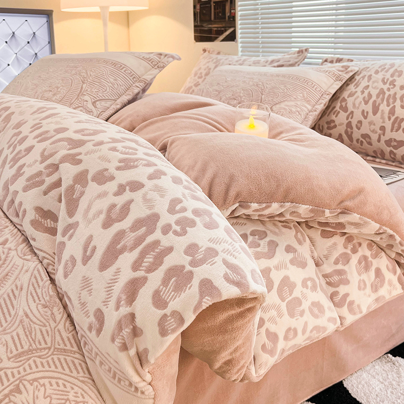 A类雕花牛奶绒被套秋冬加厚珊瑚绒单件被罩2024新款200×230套件.