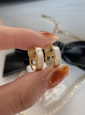 高级感简约贝母圆环圆圈无耳洞耳夹气质精致小巧百搭无痛耳环女