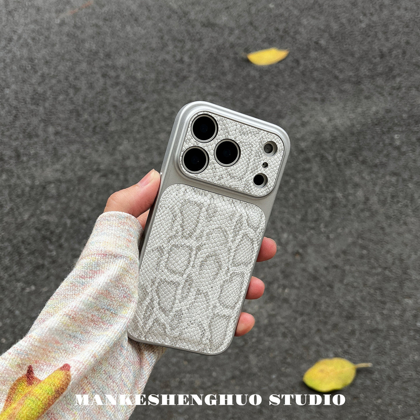 ins冷淡风小众高级感银灰白蛇纹苹果17手机壳适用iPhone17promax简约巨好看16pro不会撞款15女新款14全包防摔