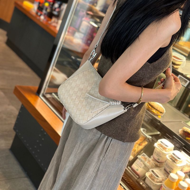 包包新款2025腋下包编织女包斜挎包夏高级感轻奢小众真皮单肩小包