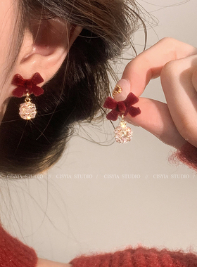红色蝴蝶结植绒耳钉女春天无耳洞耳夹过年高级感锆石新年耳饰耳环