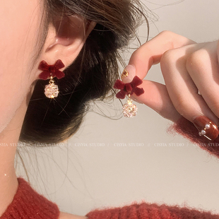 红色蝴蝶结植绒耳钉女春天无耳洞耳夹过年高级感锆石新年耳饰耳环