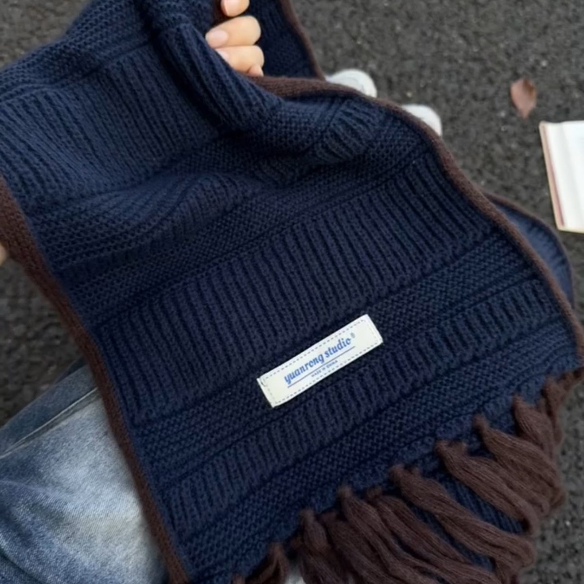 显白！深蓝色针织流苏围巾女2025新款冬季保暖加厚围脖复古出片