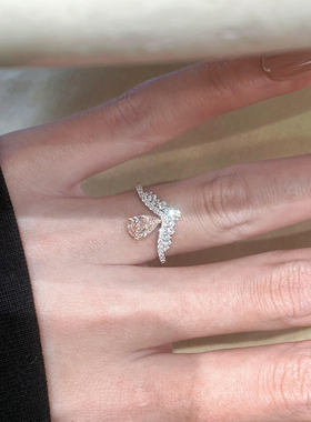 设计感满钻皇冠粉色水滴锆石戒指