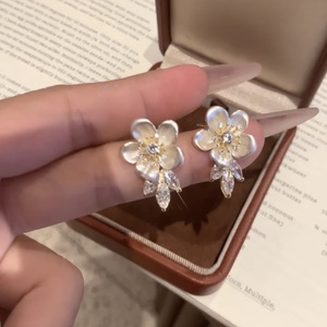 法式仙气花朵锆石耳钉女精致小众