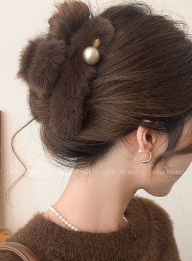 毛绒毛毛抓夹女秋冬珍珠亚克力大号鲨鱼夹发量多后脑勺发饰夹子