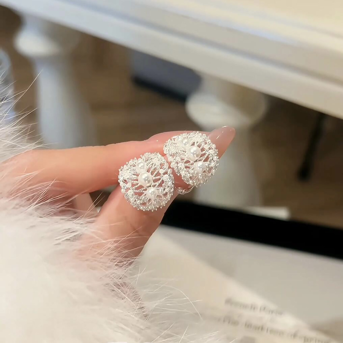 冷淡风银色镂空椭圆珍珠耳钉女轻奢小众设计精致气质高级感耳饰,饰品/流行首饰/时尚饰品新,耳钉,淘宝优惠券,粉丝福利购,淘宝优惠卷