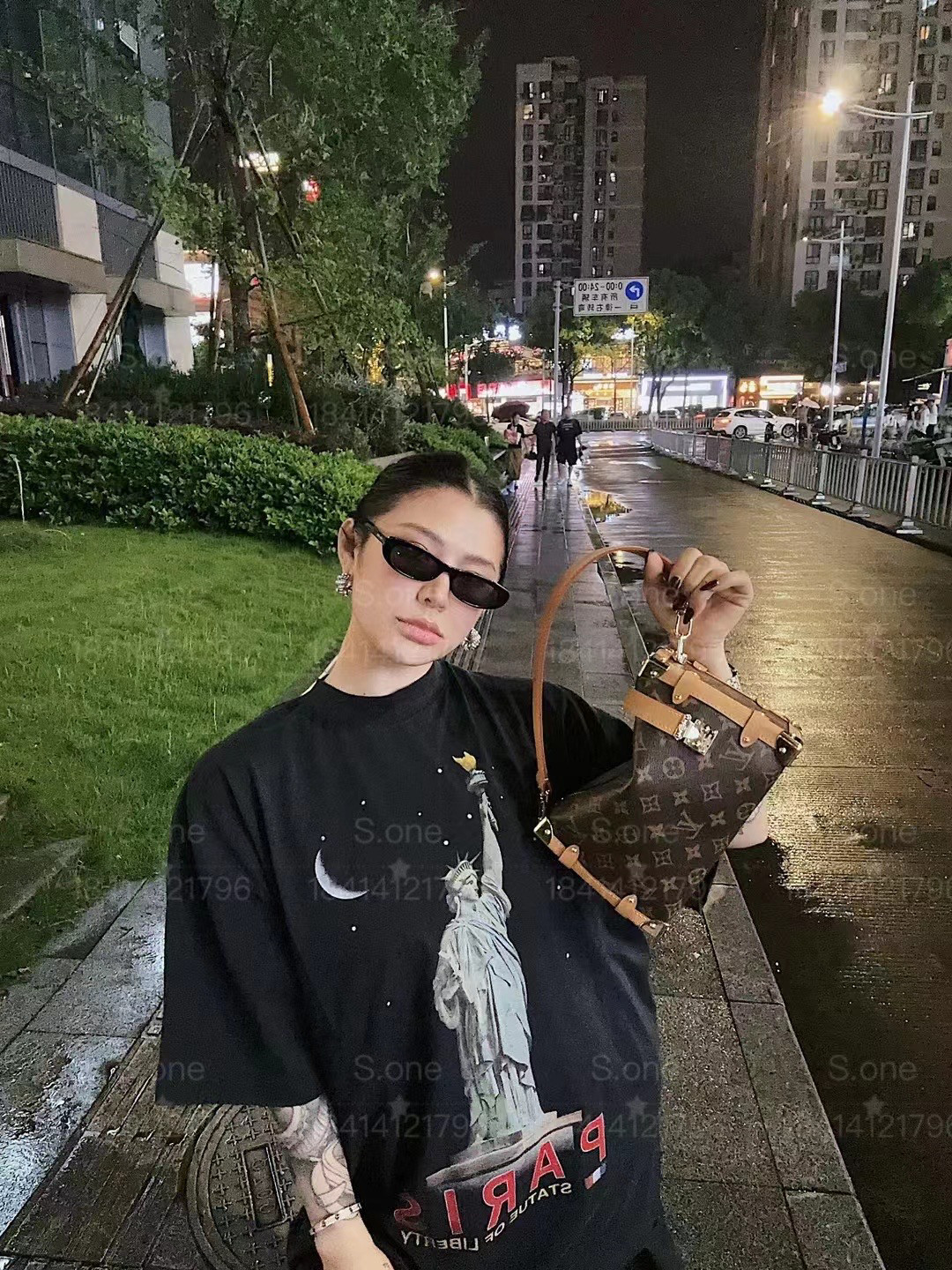 2024夏季新款时髦自由女神小领口破洞水洗做旧百搭宽松短袖T恤女