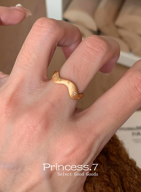 不掉色!金色拉丝波浪戒指