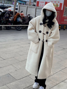 连帽牛角扣羊羔毛外套女2023冬韩版皮毛一体长款加厚毛绒皮草大衣