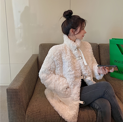 皮毛一体白色羊羔毛外套