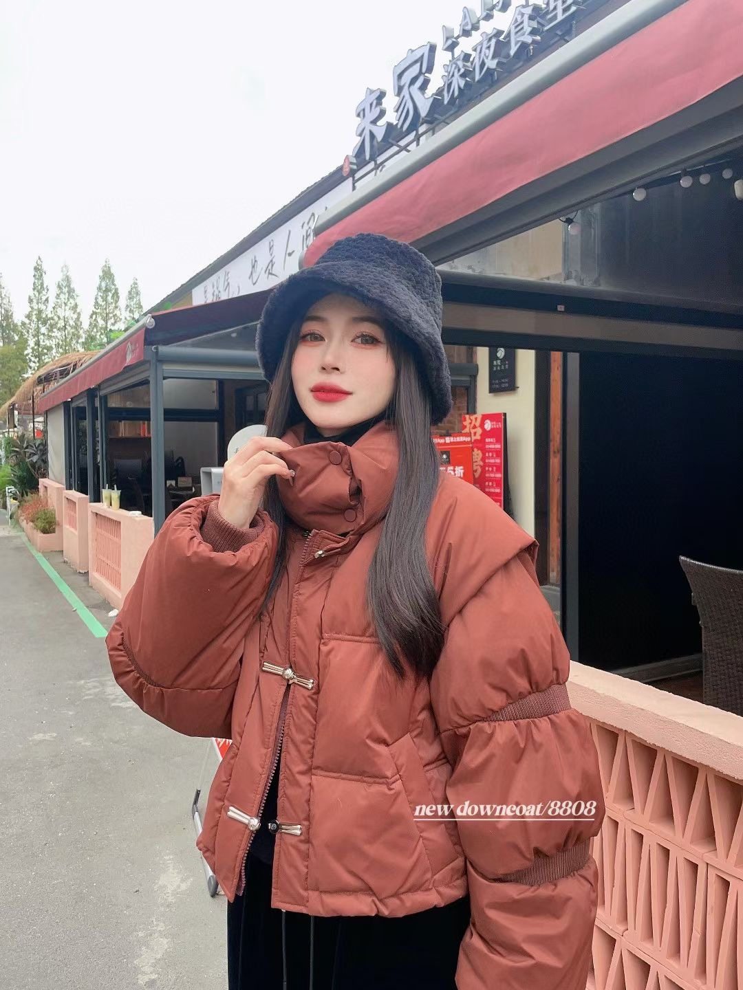 流行坊8808设计感纽扣羽绒服短款洋气小个子白鸭绒面包服女冬2024