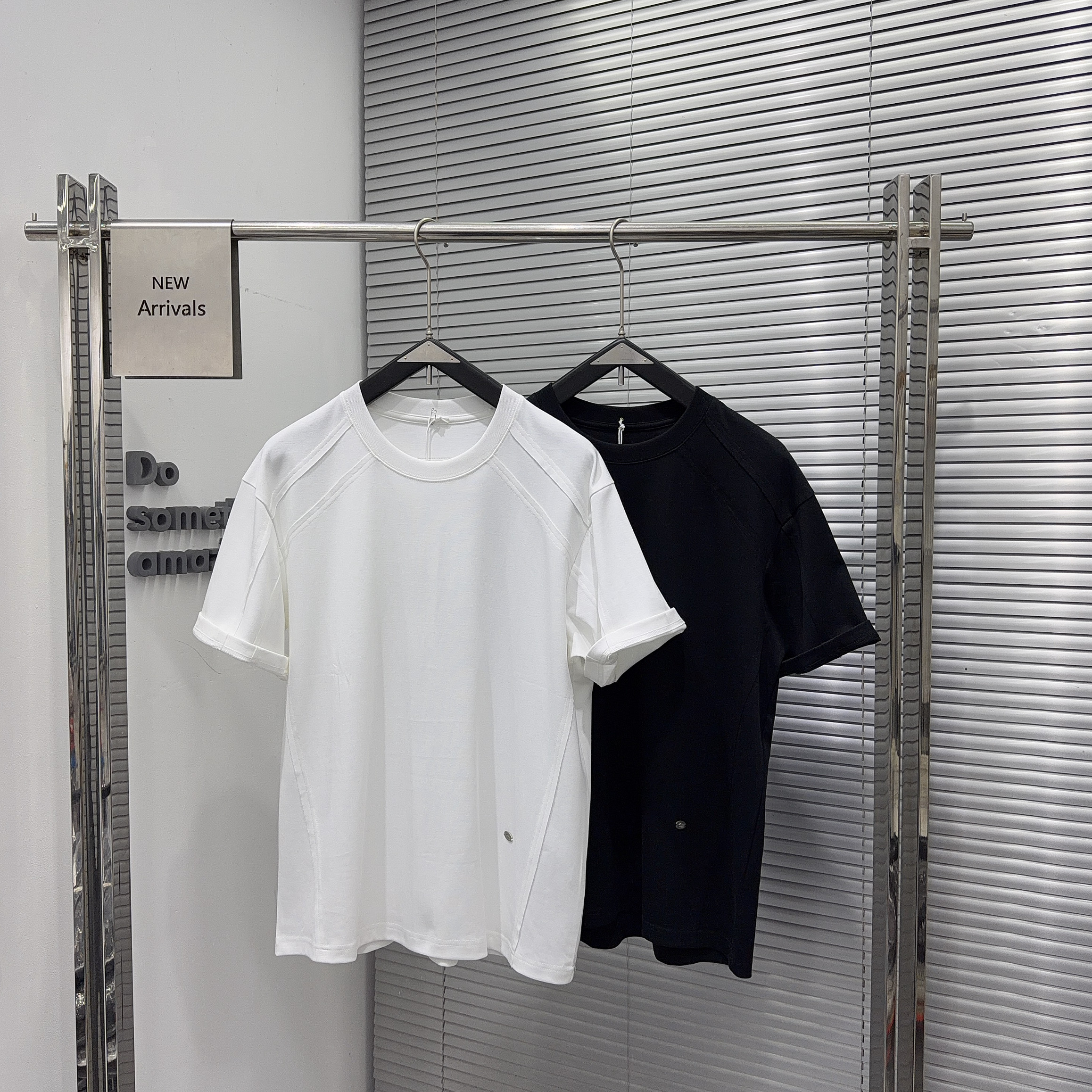 花计夏季新款男士短袖T恤设计感裁剪时尚穿搭轻奢简约半袖上衣潮