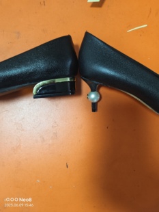 专业修鞋店铺换拉链鞋面破皮补色翻新换跟贴底换内衬开胶皮鞋换底