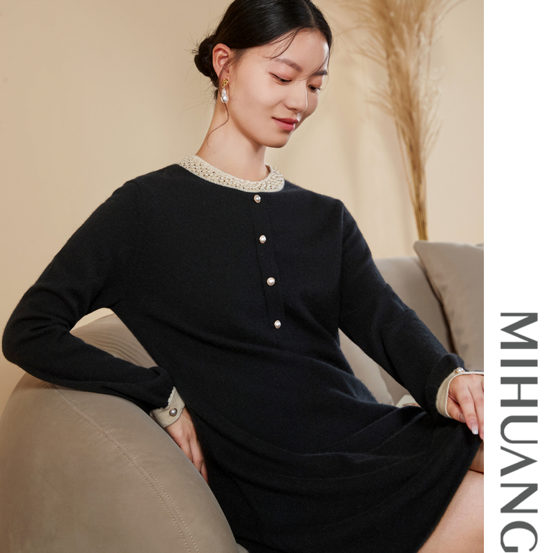 米皇寸领休闲羊绒连衣裙