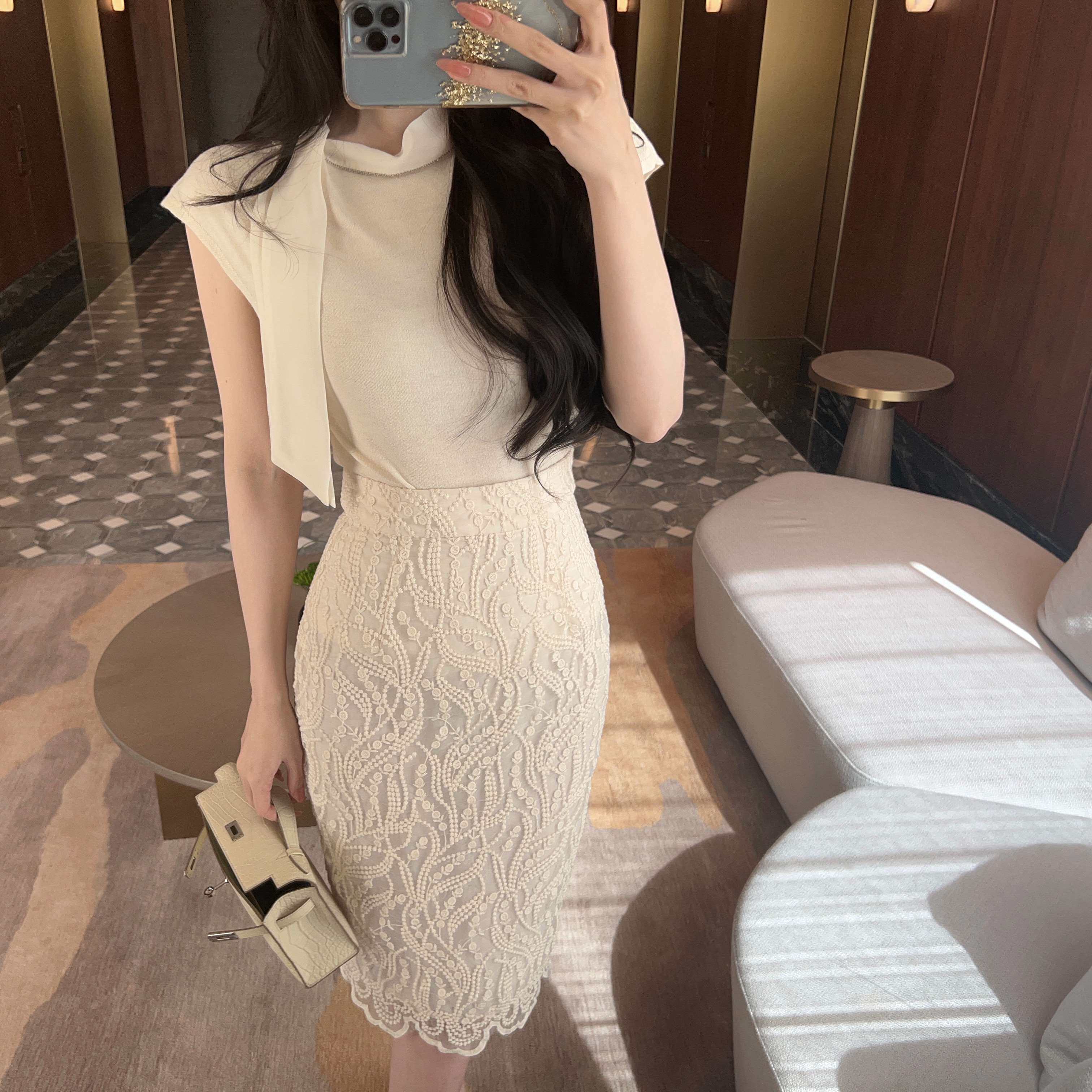 dfay 温柔细腻柔软羊绒上衣奶白色领口拼接雪纺丝巾宽松短袖t恤女