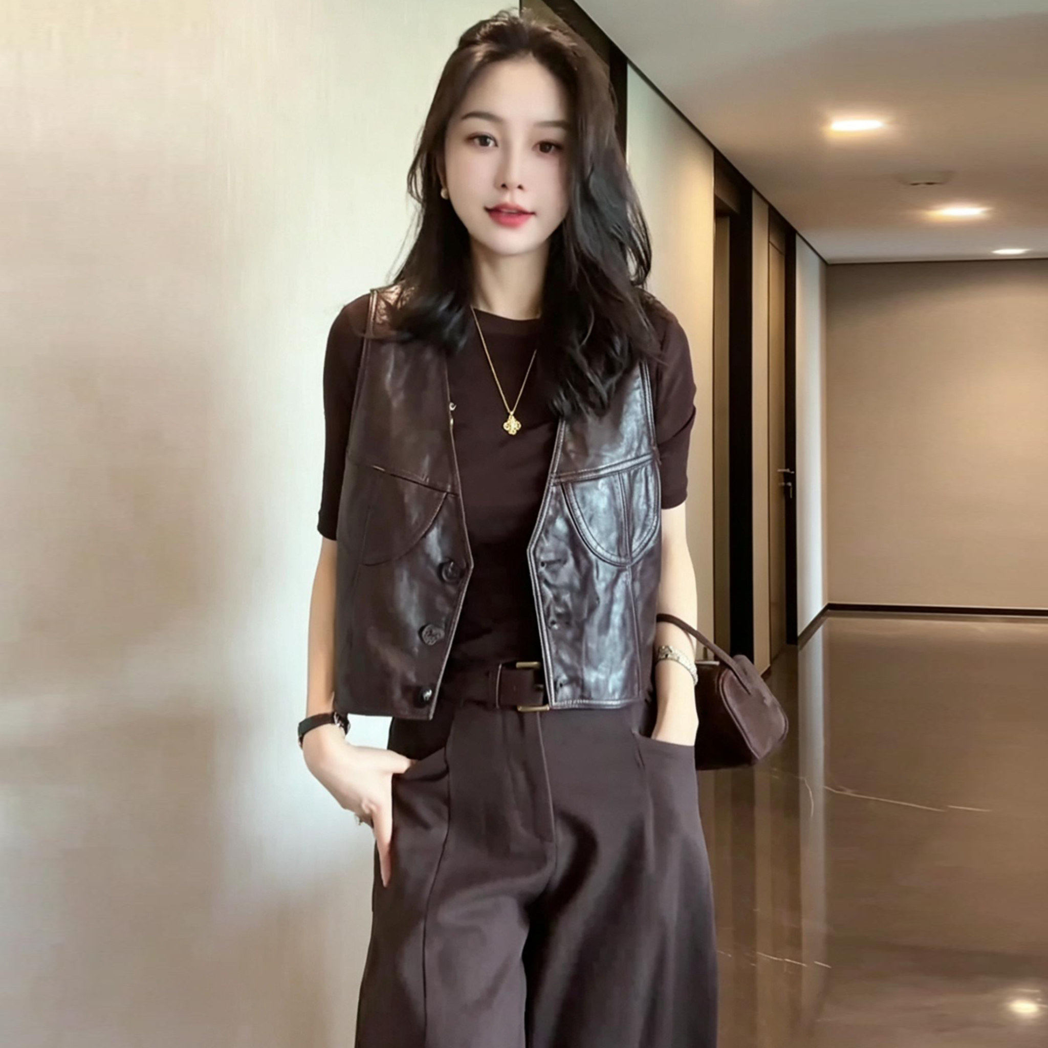 时尚套装女秋季新款洋气显瘦皮马甲打底衫阔腿裤气质三件套潮