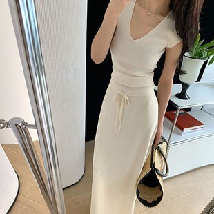 女2025新款 轻熟御姐减龄一整套ootd穿搭白色针织连衣裙子两件套装