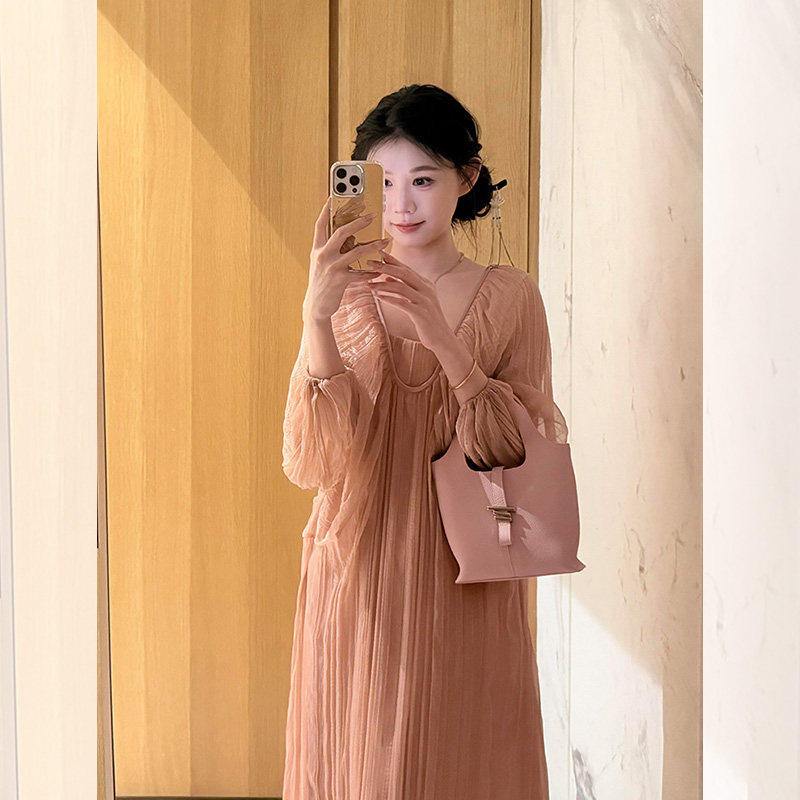 法式温柔风粉色雪纺洋装女2026夏季新款独特漂亮巨好看宽松裙子