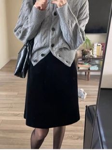 秋冬宽松遮肉遮肚显瘦短裙防走光中裙 黑色丝绒a字裙半身裙女大码