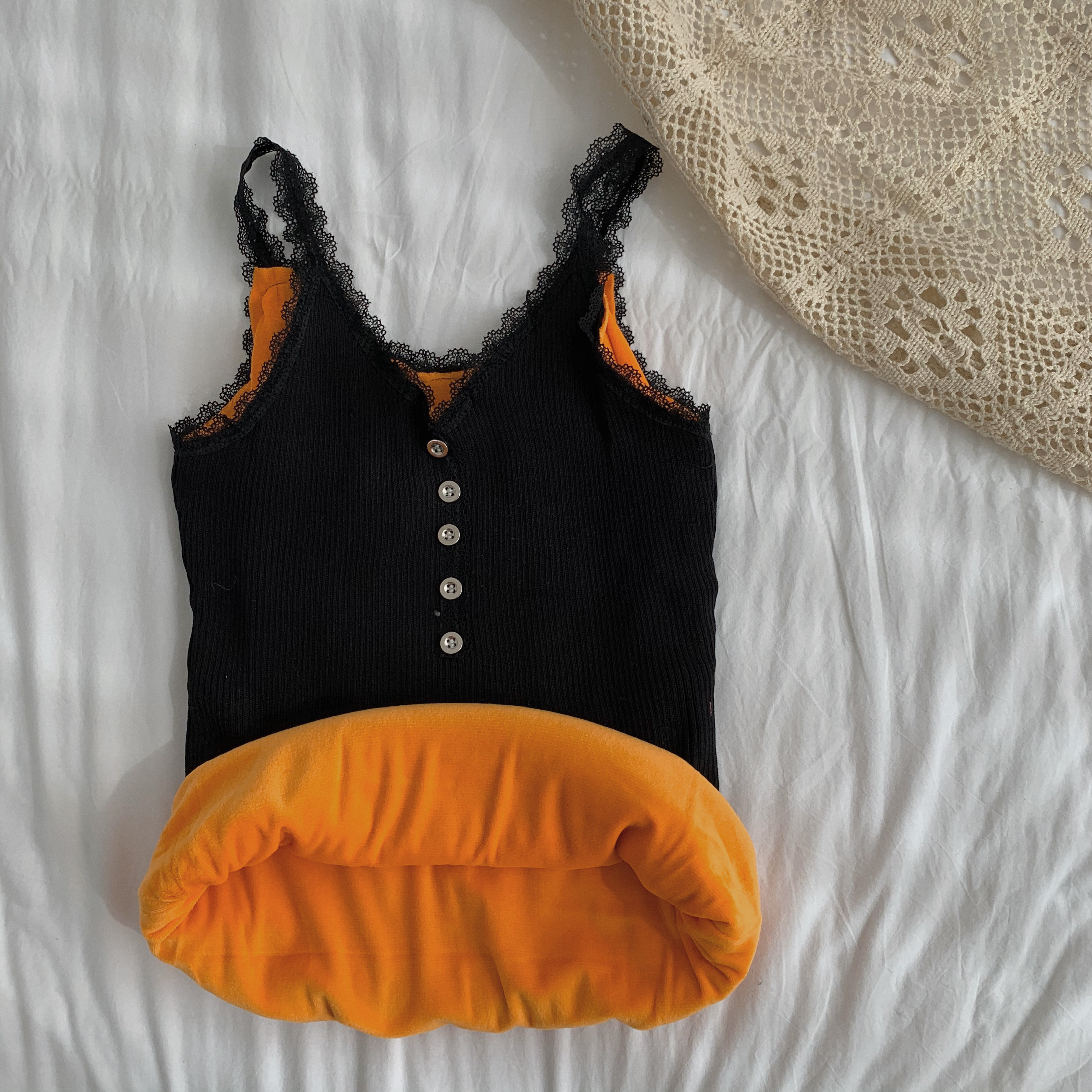 Real shot real price Korean lace slim and warm bottomed top with velvet thickened suspender vest