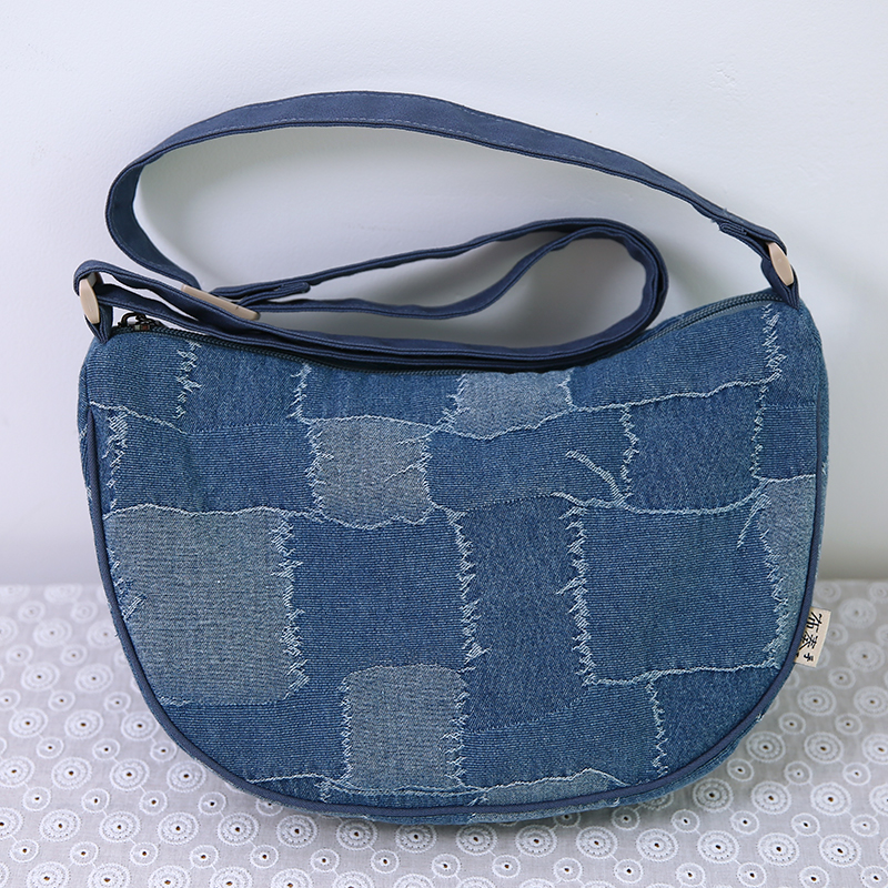 布奏牛仔布包斜挎单肩包饺子包休闲百搭文艺帆布包女夏天拼接包包