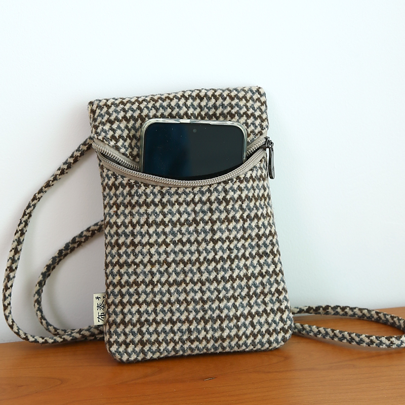 布奏女士手机包斜挎小包秋冬