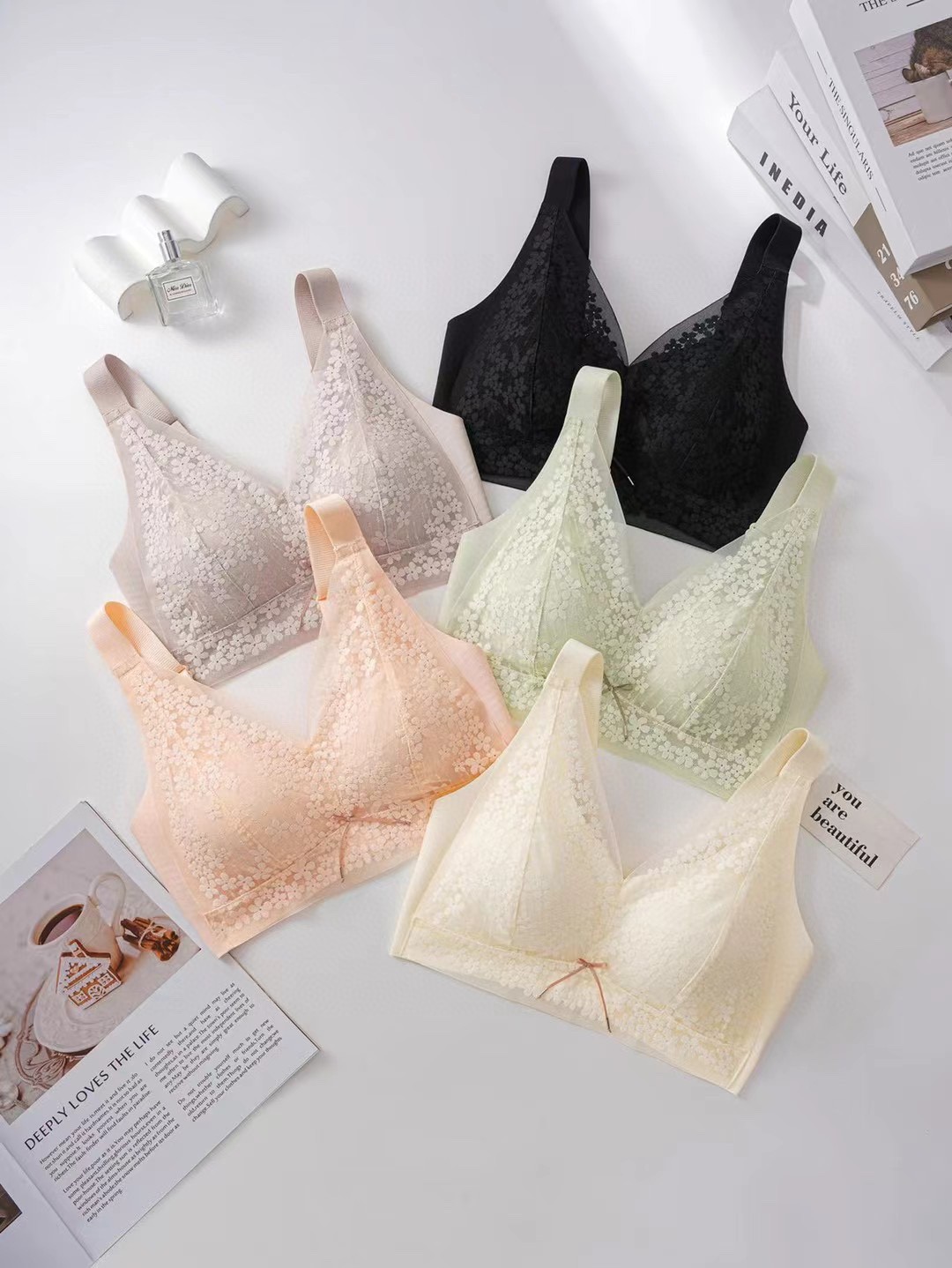 季伊芙大胸显小无钢圈聚拢薄款蕾丝无痕收副乳防下垂性感运动文胸