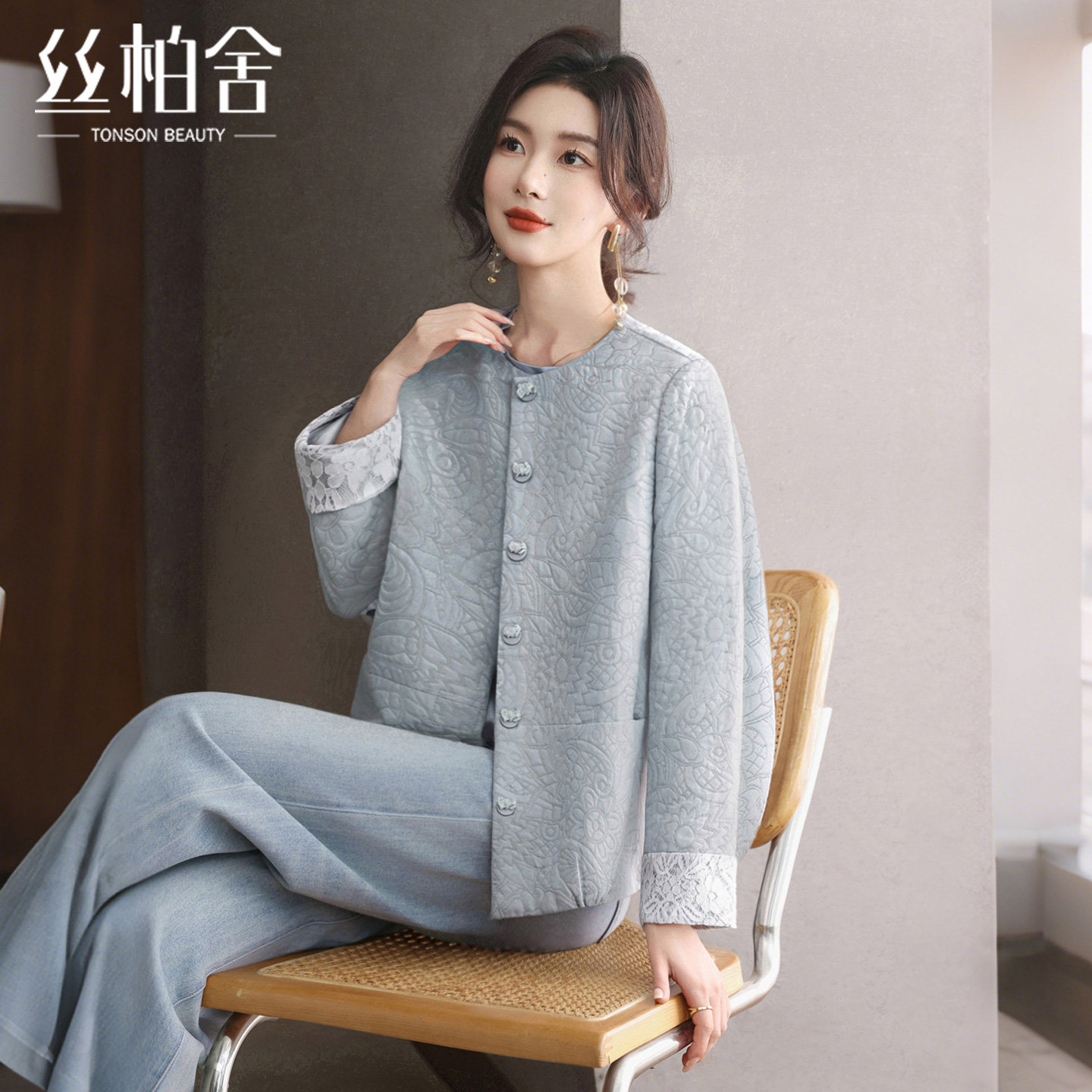 丝柏舍简约短款圆领单排扣外套图片