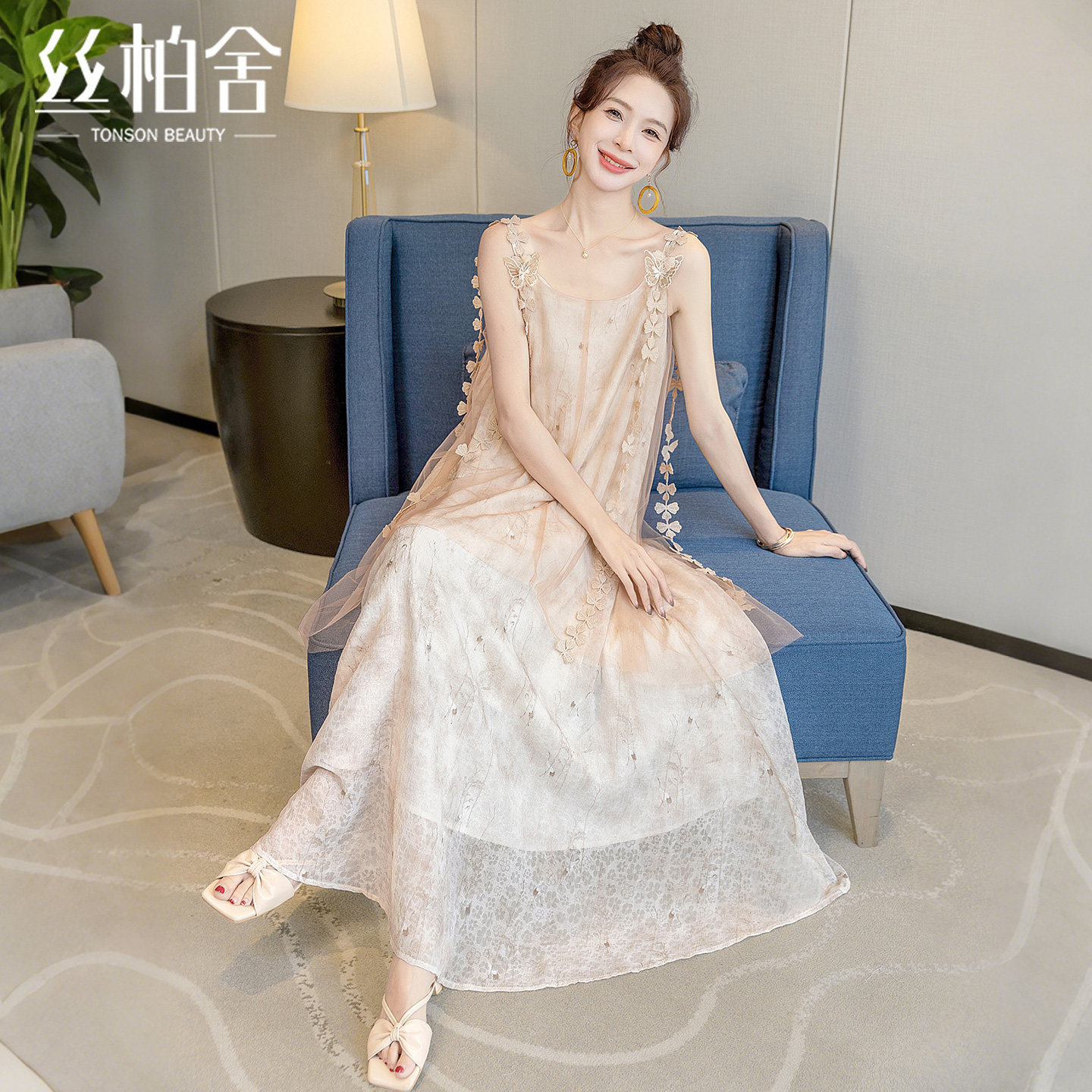 丝柏舍蝴蝶肩带拼接长款连衣裙图片