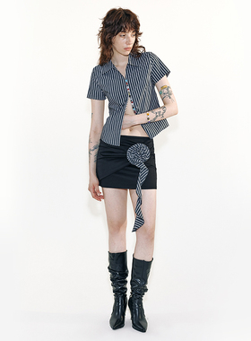 MovingMovingMoving 撞色手工花花垂边短裙包臀裙